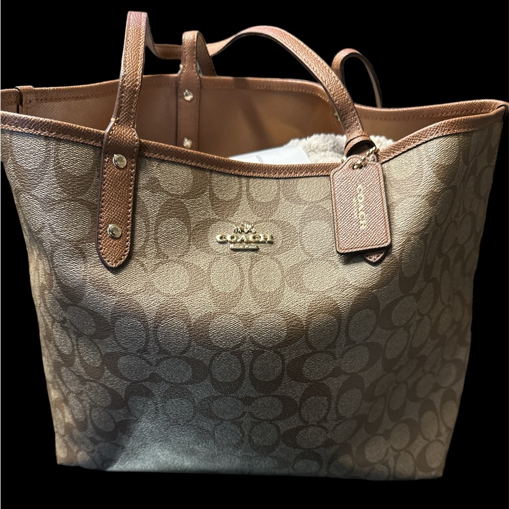 Coach reversible tote bag comes with clutch bag